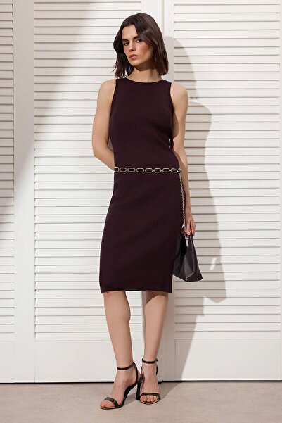 Trendyol Collection Rochie maxi maro din tricot, cu căptușeală și pernuțe pen...