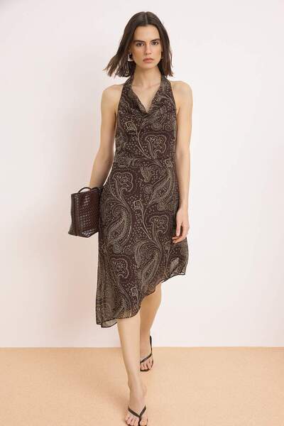 Trendyol Collection Πολύχρωμο υφαντό φόρεμα μίντι με σχέδιο σάλι TWOSS26EL00331