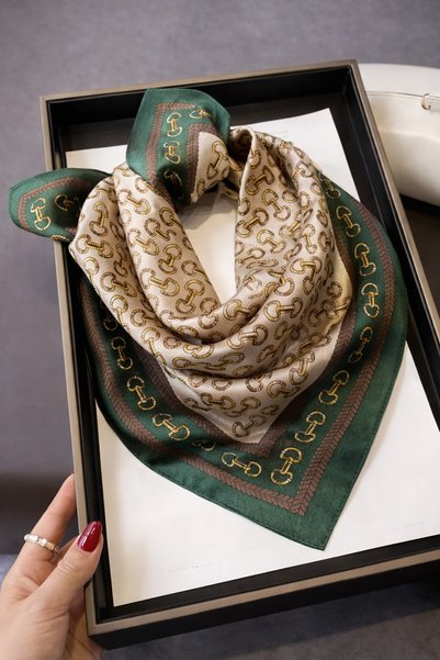 Generic Brand Women's Chain Pattern Bandana Scarf Rayon Fabric Italian Stitched Neck Scarf Hair Bandana 50X50Cm