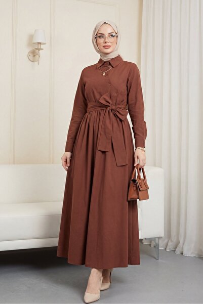 Modamorfo فستان بياقة قميص وأزرار متقاطعة وربطة عنق - بني