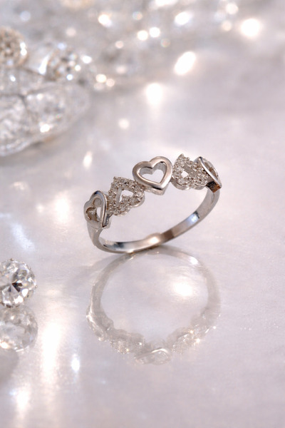 Siset Gümüş 925 Ayar Rodyum Kaplama Zirkon Taşlı Kalpli Gümüş Yüzük