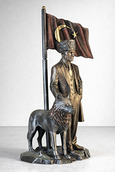 Gift Garden Atatürk Kalpaklı Yanı Bozkurt Bayraklı Biblo ( Özel Tasarım )