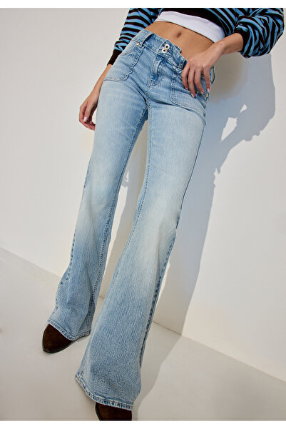 Stradivarius Low-rise jeans with seam pocket