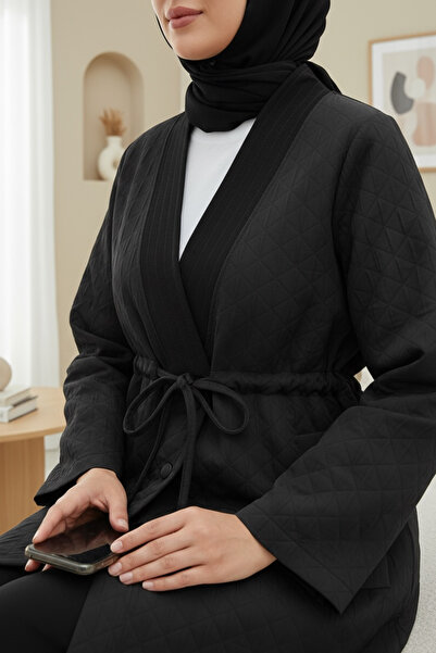 HİJABAYA V-подібний комір, шнурівка на талії, кишені, ґудзики