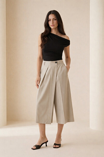 Setre Бежови шорти с асиметричен детайл на колана и джобове, с свободна кройка