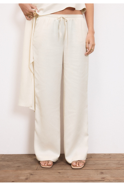 Stradivarius سراويل قصيرة من الساتان