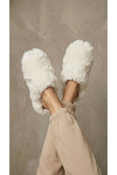 Beyond Women's White Closed-Front Extra Long Soft Furry House Slippers 2cm By...