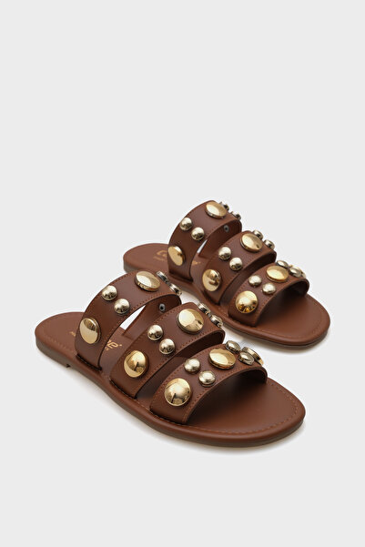 Capone Outfitters Dámské pantofle Kate s kovovými doplňky na plochém podpatku...