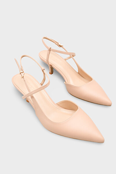 Capone Outfitters حذاء بيرلا نسائي بكعب متوسط ​​وحزام للكاحل ومقدمة مدببة