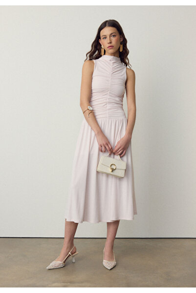 Stradivarius فستان ميدي مجمع بدون أكمام