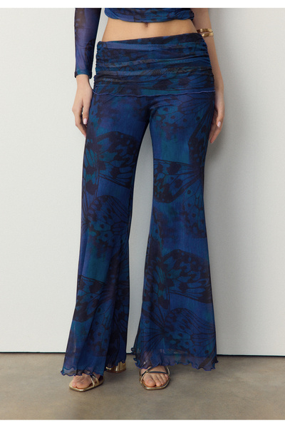 Stradivarius بنطلون واسع من الأسفل من التول مطبوع