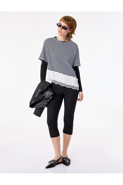 Koton Μπλουζάκι με λαιμόκοψη ποδηλάτου, κοντό μανίκι, ασύμμετρη κοπή και λεπτ...