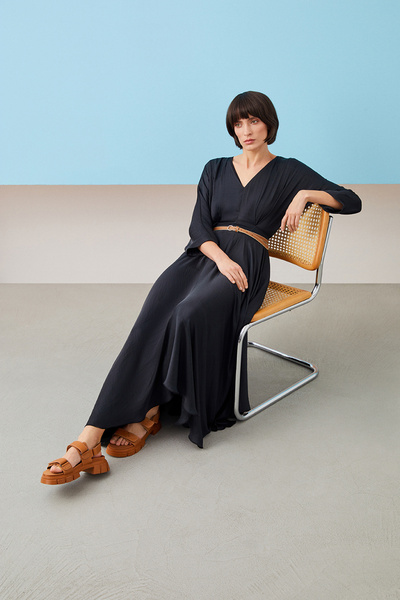 Jus De Pommes SİYAH V YAKA KEMERLİ UZUN KOLLU MAXİ ELBİSE