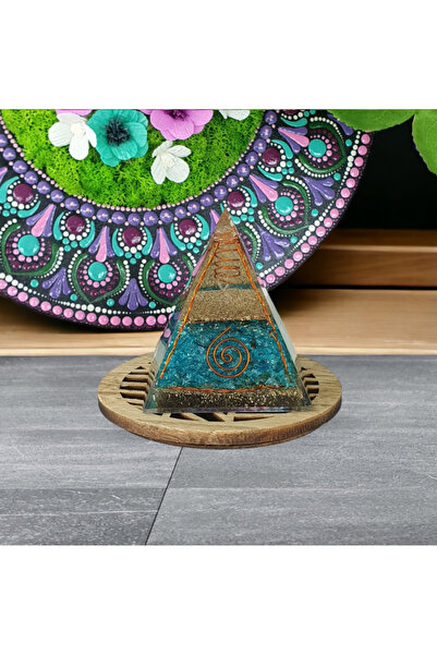 Ezera Piramidă Orgon (cristale de apatită, vârf de cuarț, spirale de cupru) 7cm