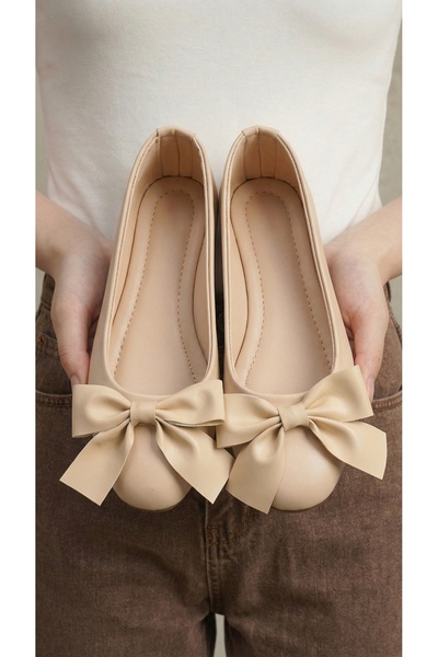 Beyond Γυναικείες δερμάτινες μπαλαρίνες μπεζ με φιόγκο και λεπτομέρειες 1 εκ....