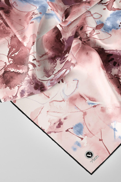 VİOLLA Twill Batik Çiçek Desenli Pudra Renkli 90x90 Eşarp (İpek İçermez) Kena...