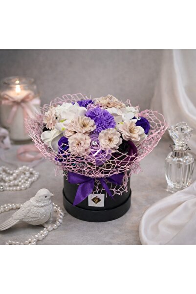 velve Aranjament floral Ametist cu flori de sapun, accesorizata cu funda si p...