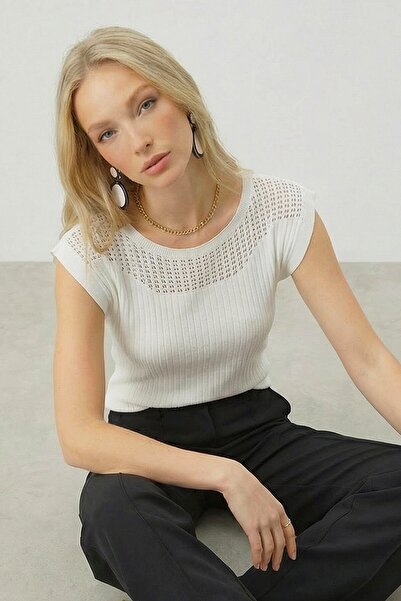 VAGGON Bluză albă cu decolteu barcă și găuri la umeri tricotaj cu aspect dant...