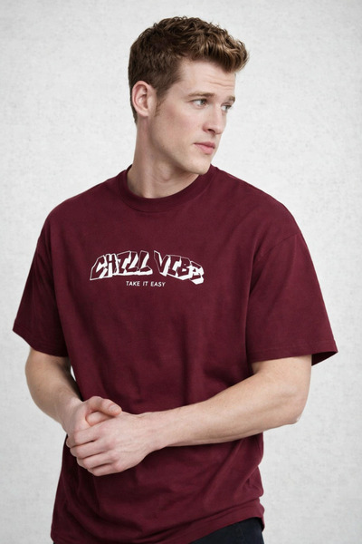 COMBİNE MİCHAİL تي شيرت رجالي باللون الأحمر الداكن مطبوع عليه CHILL مقاس كبير