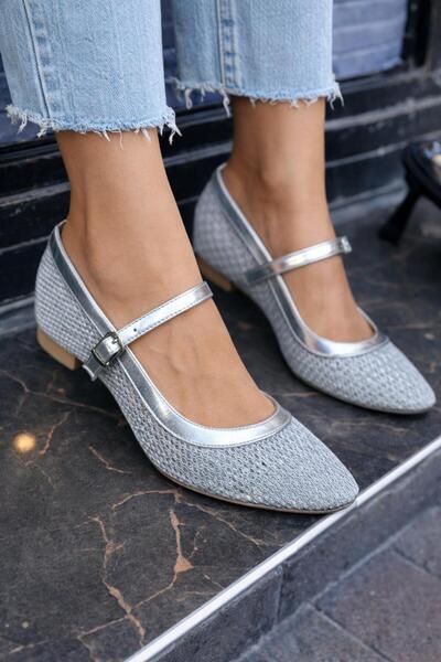 Pine Cone حذاء باليرينا بتفاصيل حزام فضي لامع