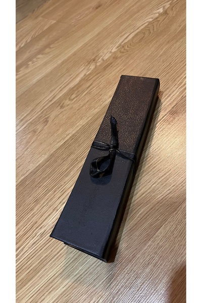 LZ STUDİO Kırmızı Hüküm - Mine İşlemeli El İşçiliği Premium Metal Kasalı Kırm...