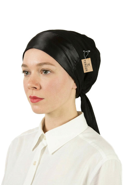 Tergek Şapcă elegantă din satin cu șireturi, neagră, ajustată cu șireturi din...