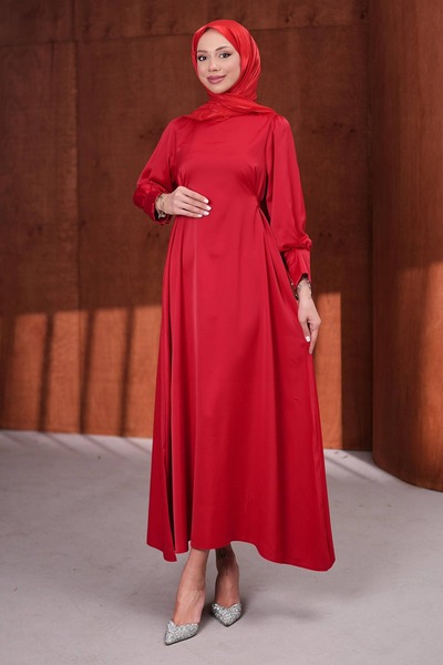 İmajButik Crvena satenska haljina sa manžetama i kopčama, sa pojasom u struku