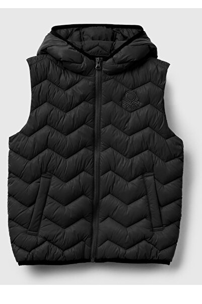 United Colors of Benetton سترة منتفخة مطرزة بشعار أسود للأولاد