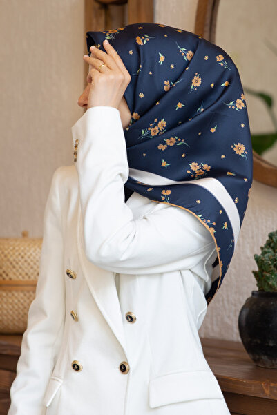 Vissona % 57 İPEK % 43 VİSKON Twill İpek Çıtır Çiçek Desenli Lacivert - Gold ...