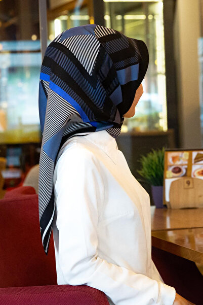 Vissona % 57 İPEK % 43 VİSKON Twill İpek Geometrik Desenli Saks - Siyah Renkl...