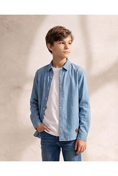 REDTAG قميص دنيم فاتح اللون للأولاد الكبار مع تيشيرت