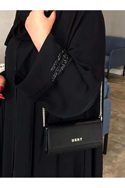 GENERAL A stylish women's Clutch Bag with a modern and elegant design.