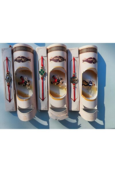 Nu Gift: string bracelet and martisor brooch