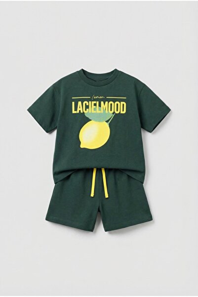 Magu Детски комплект от памучна тениска и шорти в тъмнозелено с лимонен принт...