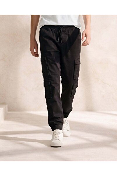 REDTAG بنطلون كارغو أسود بأربعة جيوب للأولاد الكبار