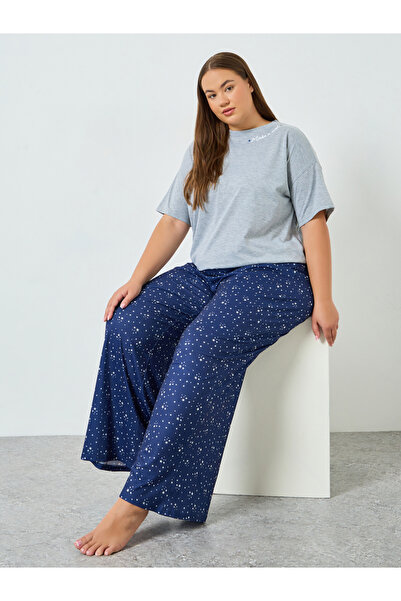 Styli Plus Size Star Print Drop Shoulder T-Shirt and Pyjama Set