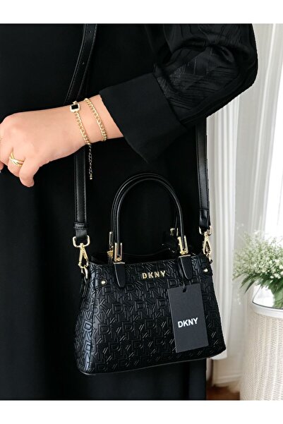 GENERAL A stylish women's Clutch Bag with a modern and elegant design.