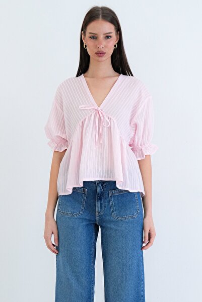 VAGGON V-Neck Ruffle Blouse