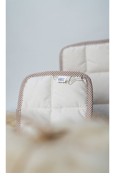 Woolly Well Set of 3 Merino Sheep Wool Medical Pillows 15X15 cm + 25X25 cm + Akgünlük Gum Gum 50 Gr