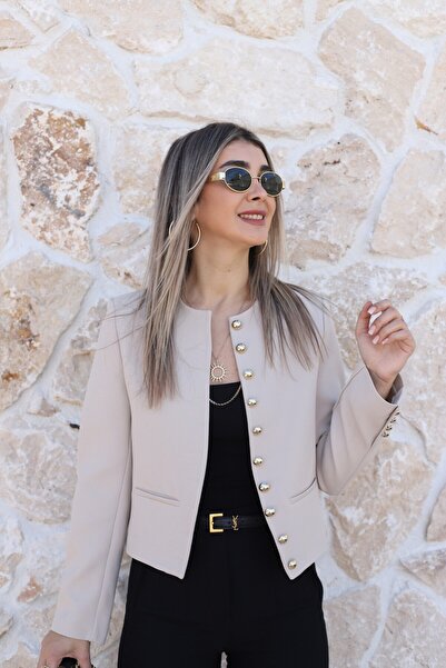 bytugcekaya Beige crew neck gold buttoned short jacket