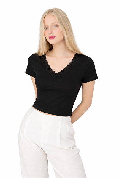 PIOVE بلوزة بتفاصيل دانتيل وياقة على شكل V - كوكا شارم