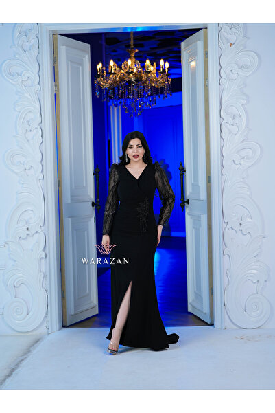 Warazan A long, elegant, fitted evening dress for special occasions.