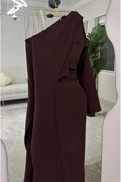 lavera fashlon Lavera ~ Brown Barbie evening dress with a flowing silhouette