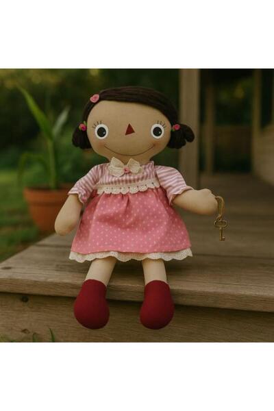 Generic دمية قماشية بفستان وردي ومفتاح ذهبي