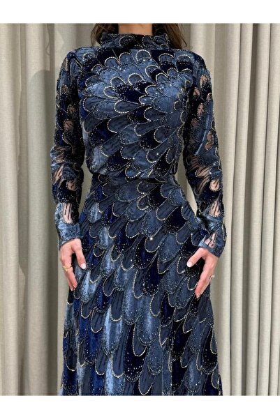 Special-DIARA A luxurious velvet evening dress with a feather pattern