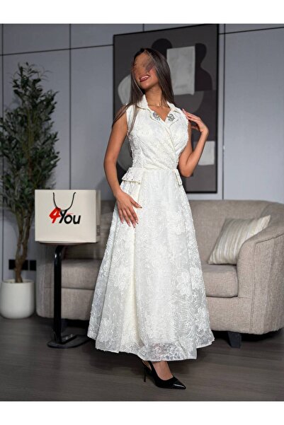 Generic Off-white midi dress with a classic design, luxurious Lace , and an e...