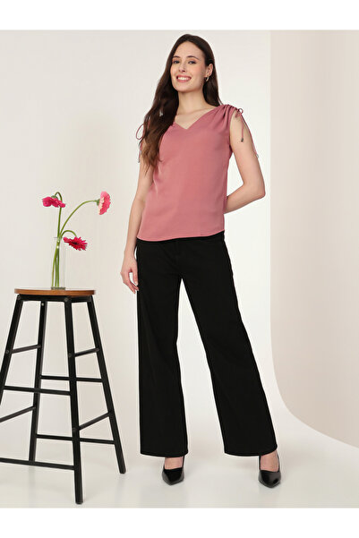 Mish By Styli بلوزة بدون أكمام بتفاصيل ربط وردية