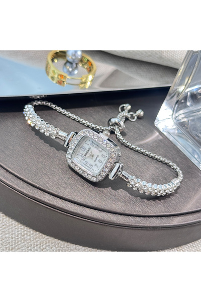 Choice1 تتميز ساعة السيدات الجديدة ذات الشكل المربع الصغير باللون الفضي بسوار...