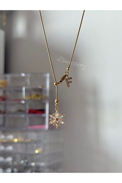 Alis Accessory Harfli nergis çiçeği kolye