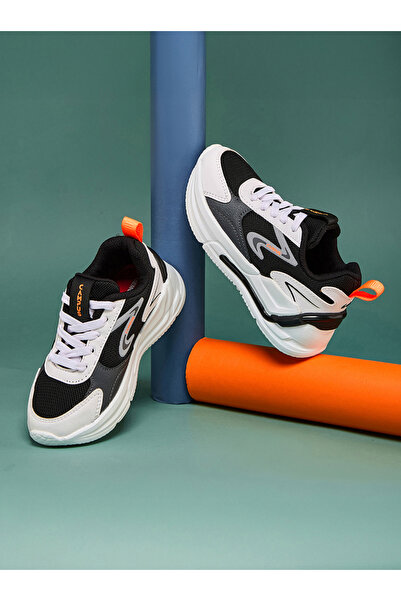 Campus حذاء رياضي أسود منخفض الرقبة برباط